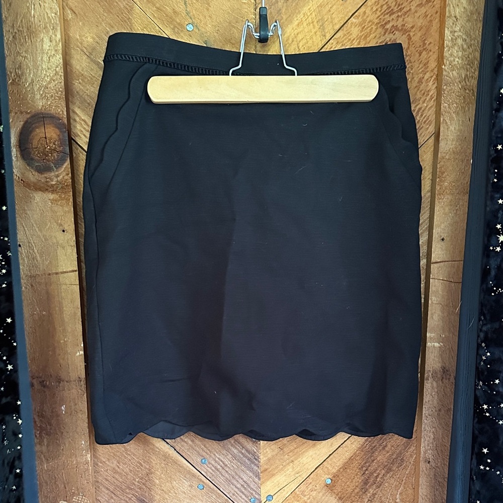 Skies Are Blue Black Scalloped Hem Pencil Skirt
